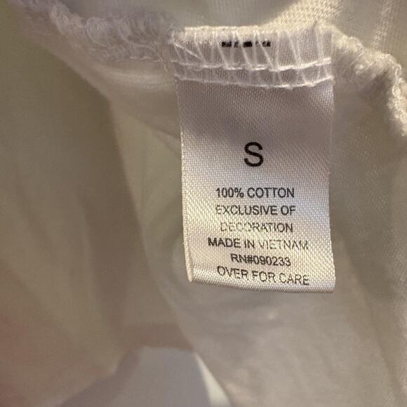 Lot of 2 Pac Cares Shirts Small White Yin Yang Just Chill Floral Graphic Tees - Picture 10 of 16